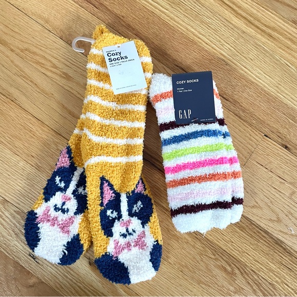 Bundle of 2 Pairs of Cozy Socks NWT - Picture 1 of 6